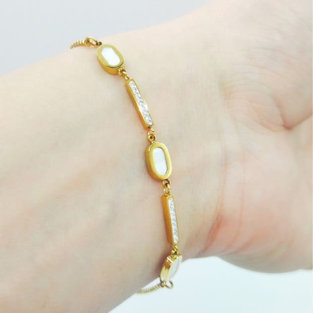 Adjustable Gold-Plated Flower Bracelet – Korean-Style Fashion Jewelry for Women