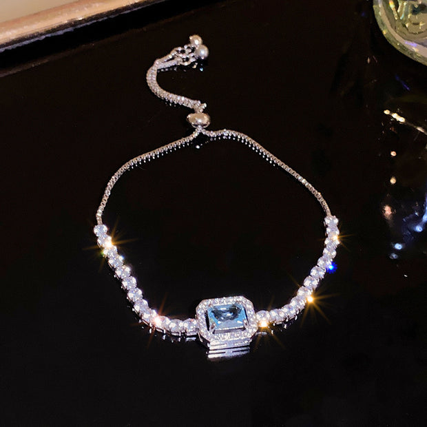Zircon Flower Bracelet – Luxurious Four-Petal Design for Elegant Women’s Fashion