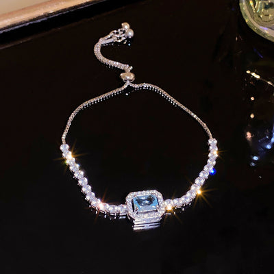 Zircon Flower Bracelet – Luxurious Four-Petal Design for Elegant Women’s Fashion